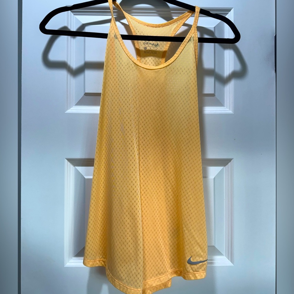 Nike medium dryfit peach tank